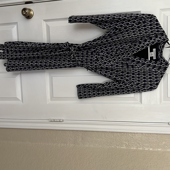 Liz Claire work dress size medium stretchy material - Picture 2 of 2